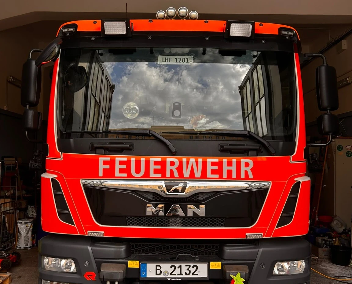 Frontansicht des LHF 20/12 der FF1201 mit dem Kennzeichen B-2132
